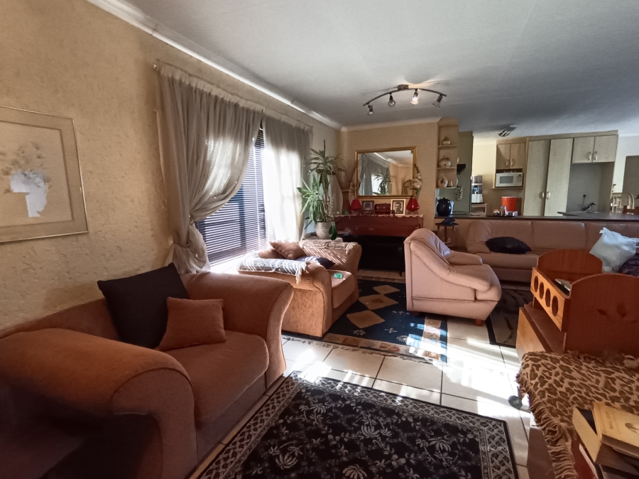 6 Bedroom Property for Sale in Noorsekloof Eastern Cape